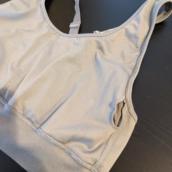 3/$20 🚨 LAST CHANCE 🚨 EUC Fabletics Eliza Seamless Sports Bra - Picture 7 of 8